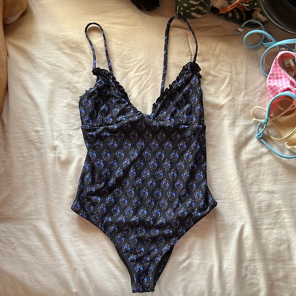 Acacia One Piece